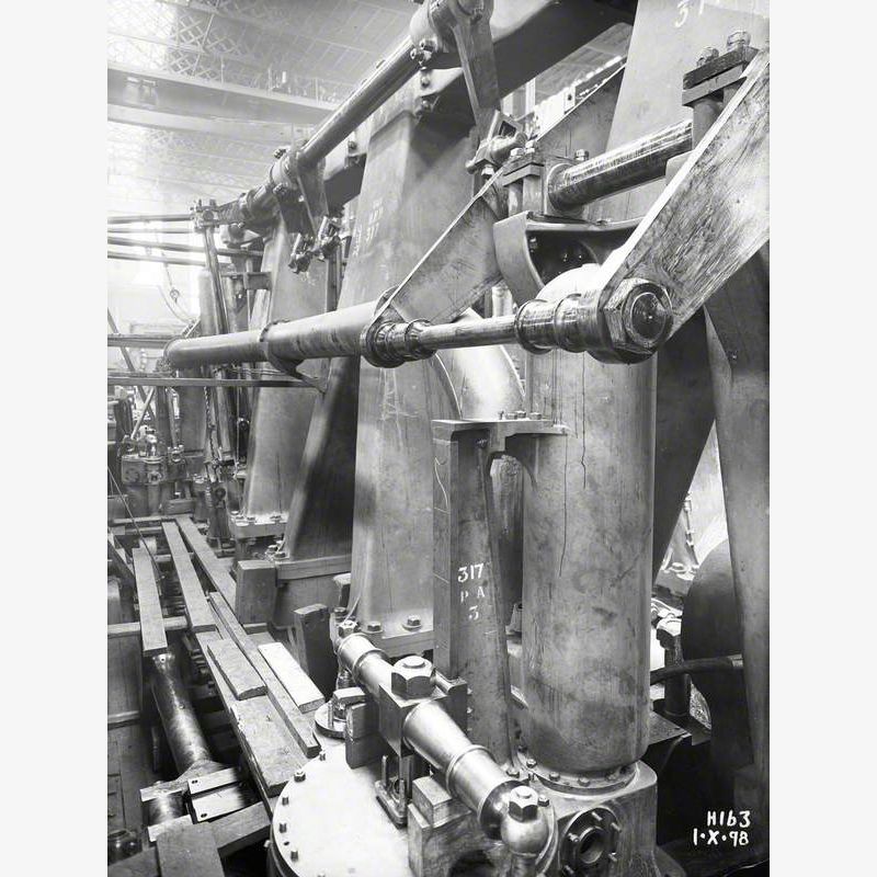 Erection of main engines; crankshaft arrangement