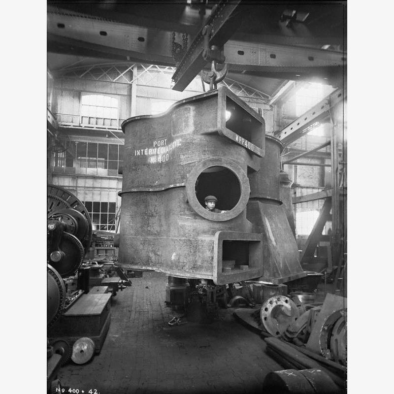 Port intermediate cylinder casting, with figure, in Engine Works shop